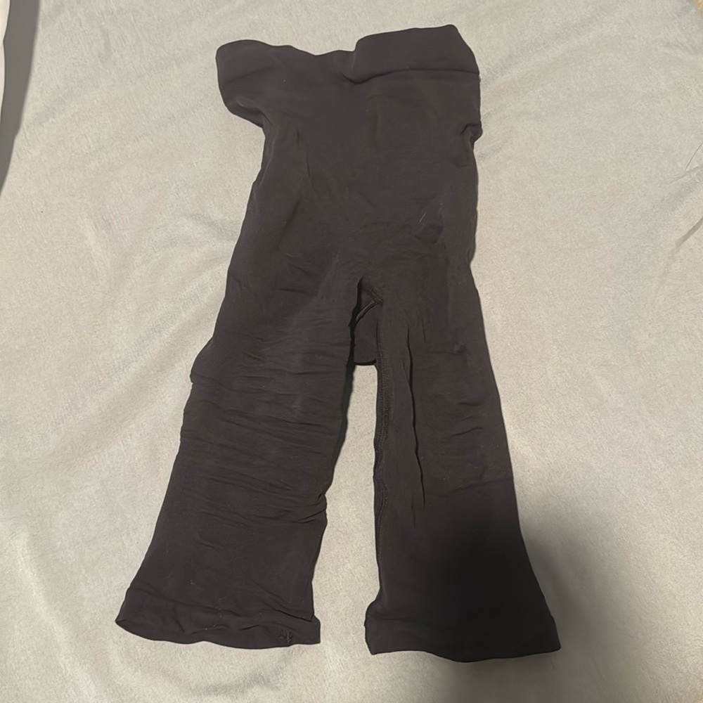 Skims Sculpting Short Above the Knee